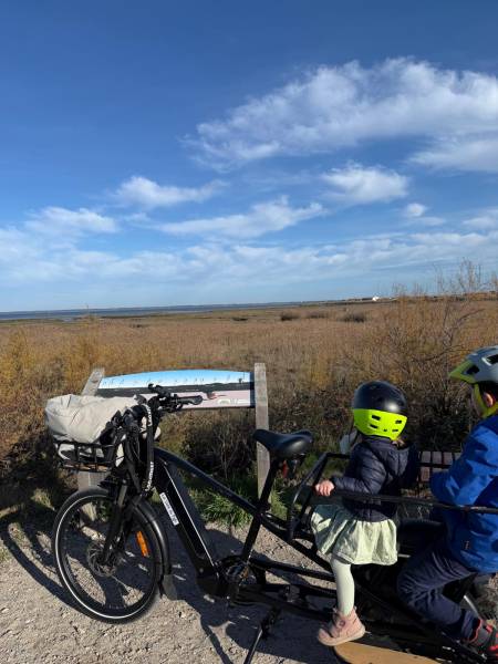 séjour de 15 jours en famille sur le bassin d'Arcachon grasse au vélo cargo des Vélos du Pyla