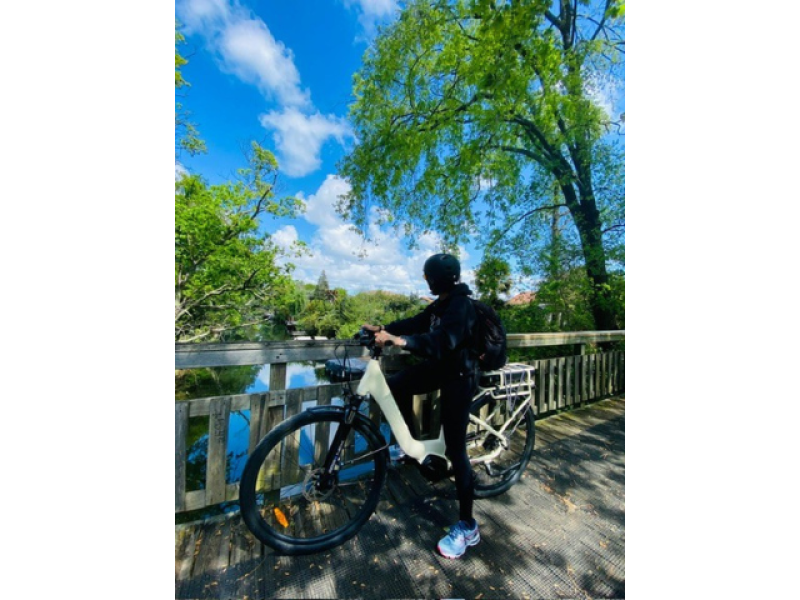 location et livraison d'un vélo à assistance électrique (VAE), faites un circuit sur les bords des canaux de Cazaux